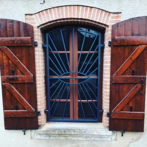 Fabrication & pose de grille en acier thermolaqué à Beaumont de Lomagne