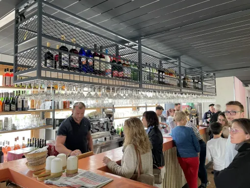 Conception & pose d'un dessus de bar en acier thermolaqué à Lectoure