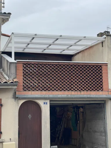 Pose de toiture en acier thermolaqué sur Lavit