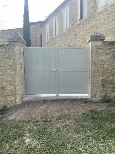Conception, fabrication et pose d’un portail sur mesure à Flamarens
