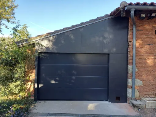Conception et pose d’une porte de garage sur mesure à Lanta