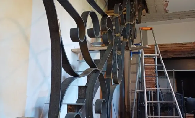 Escalier avec garde-corps en acier thermolaqué à Lanta