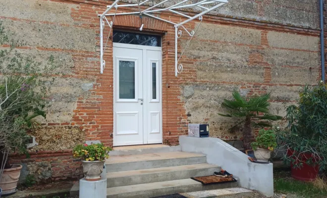 Conception, fabrication et pose d'une marquise à Castelsarrasin