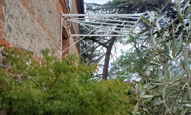 Conception, fabrication et pose d'une marquise à Castelsarrasin