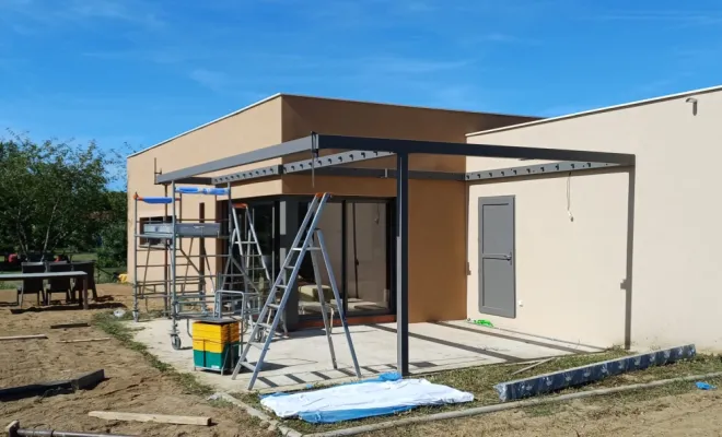Pose d'une pergola en acier thermolaqué à Castelsarrasin, Lavit, Alfer Einstein